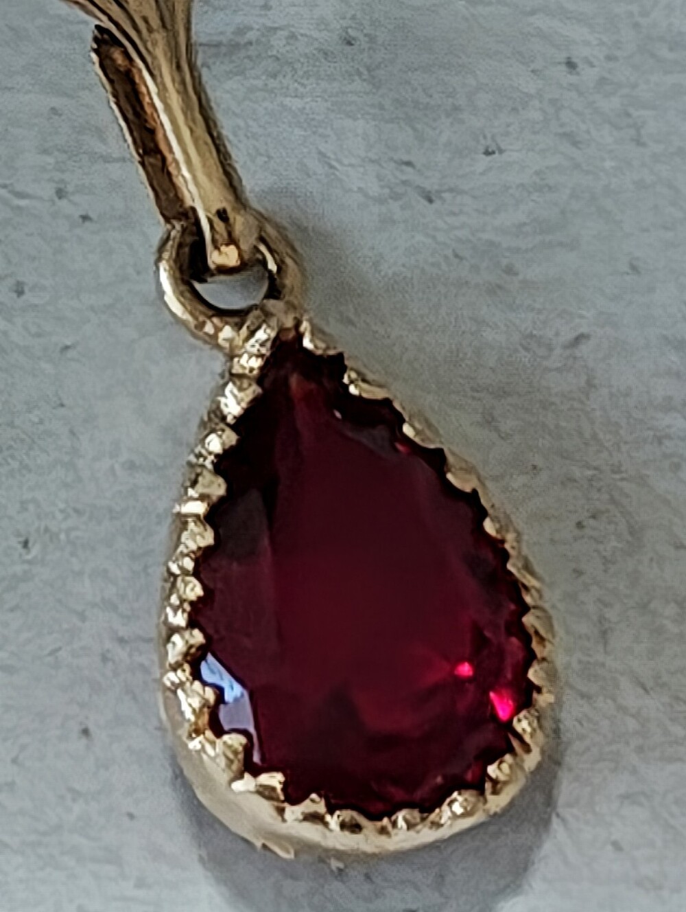Vintage 14K Gold Natural Ruby Pear Teardrop Pendant Necklace Ornate 1.9g